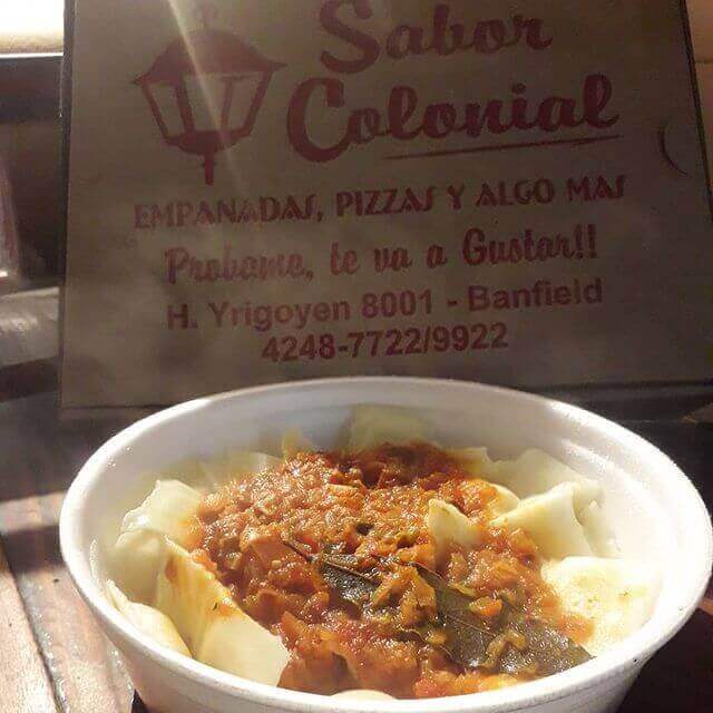 pastas caseras en ravioles de ricota con salsa filetto